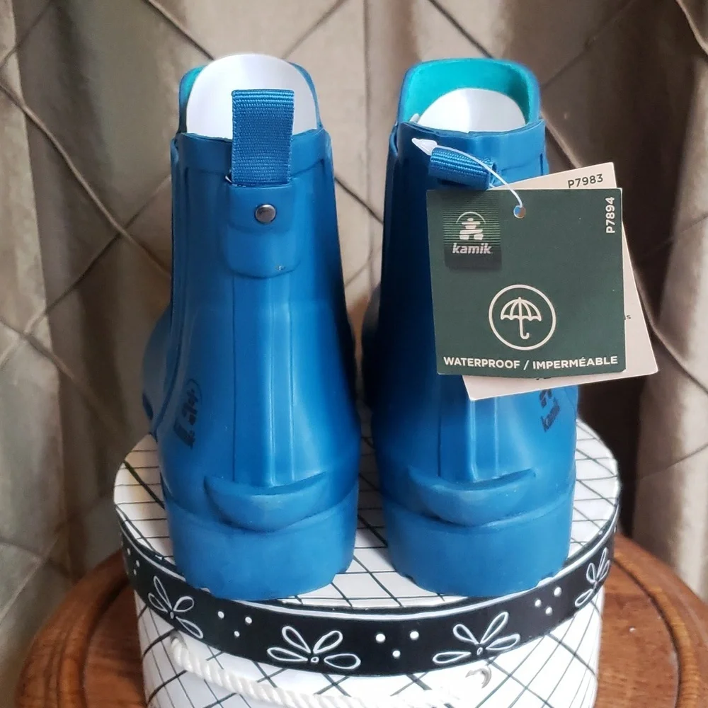 NWT- Kamik ‘Chloe’ Lo Rainboots RARE TEAL COLOR